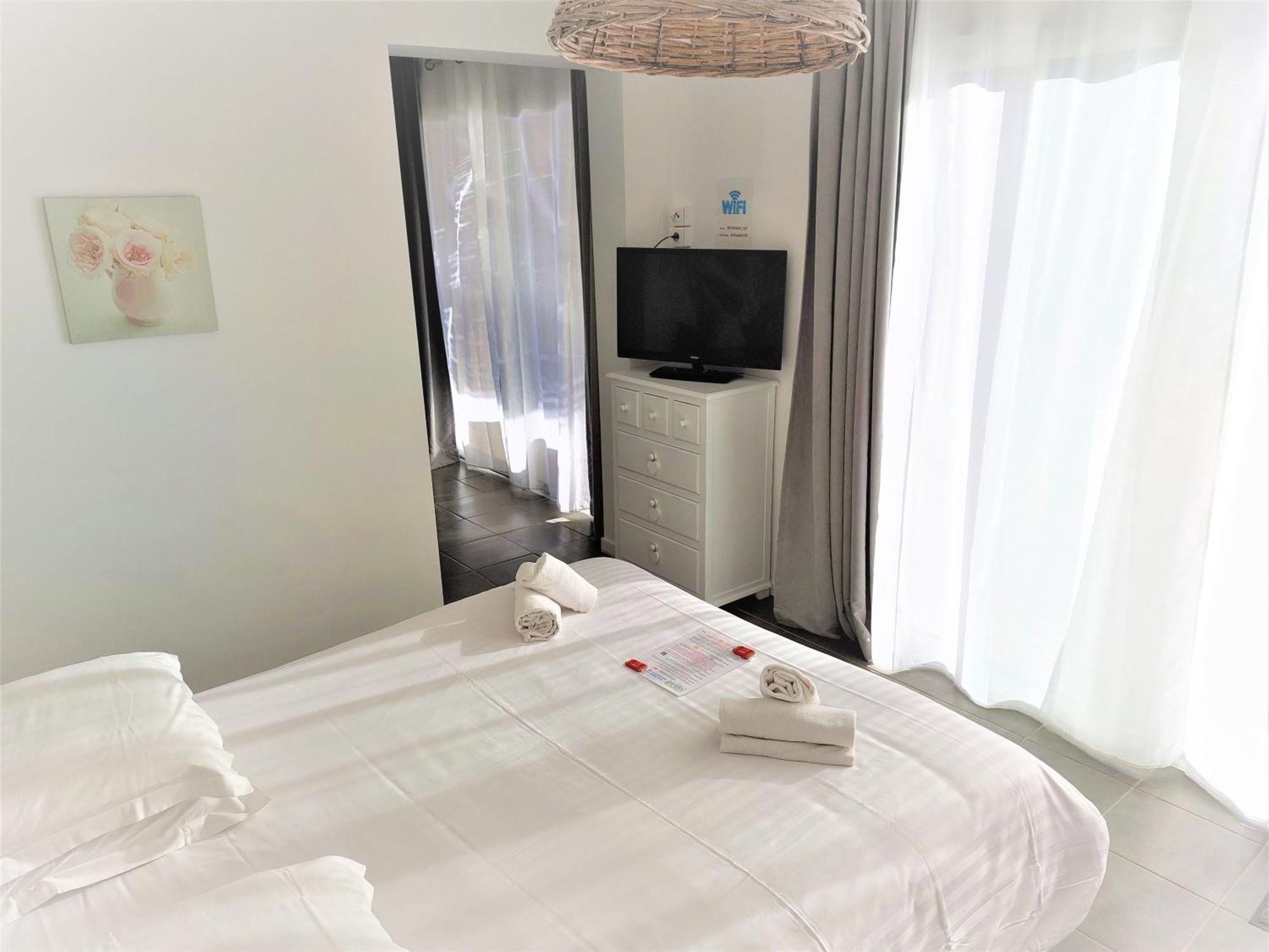 Hotel Les Jardins De Bormes, Sauna & Jacuzzi Номер фото